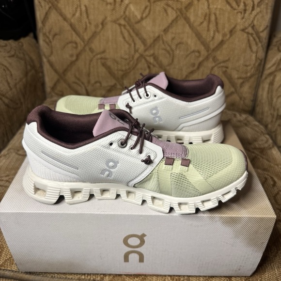 On Cloud 5 Women's Road Running Shoes Size 6 Ice Haze White/Green/Pink Worn Once - Picture 2 of 10